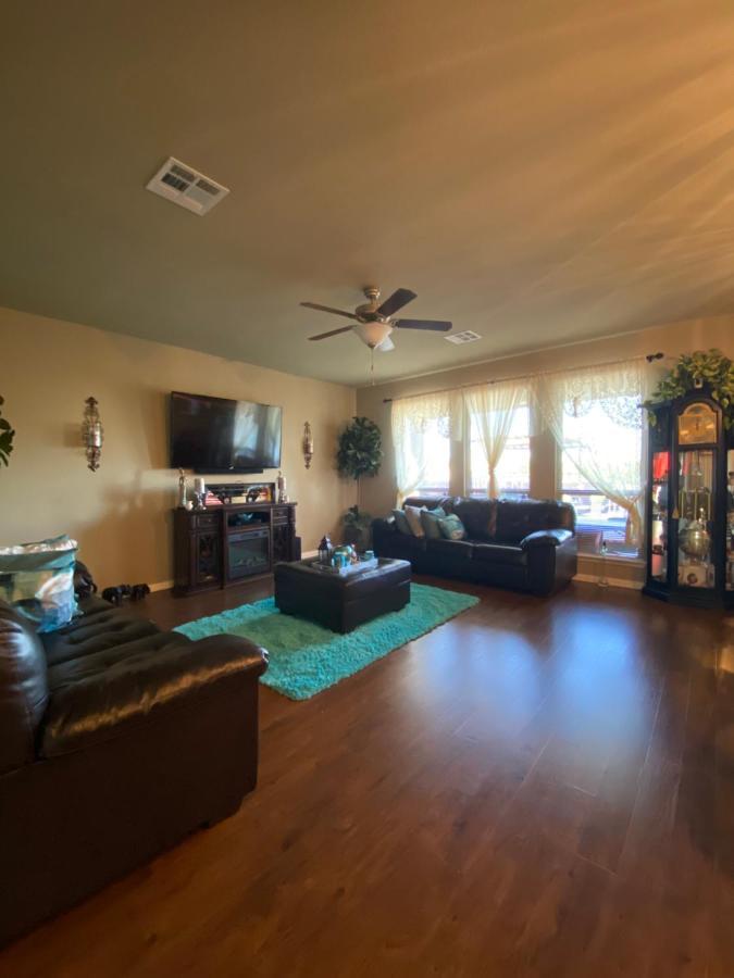 Private Rooms At Central Texas Suites With Hot Tub Killeen Exterior photo