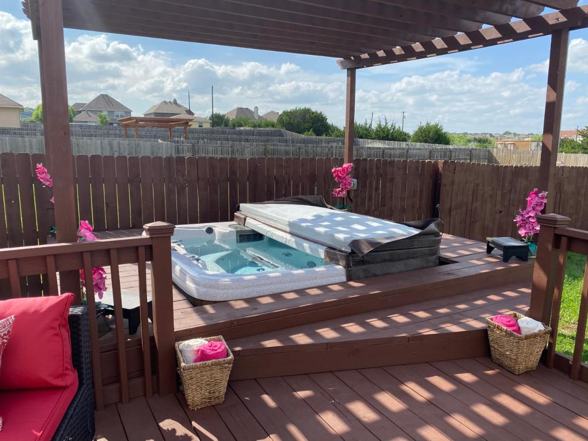 Private Rooms At Central Texas Suites With Hot Tub Killeen Exterior photo