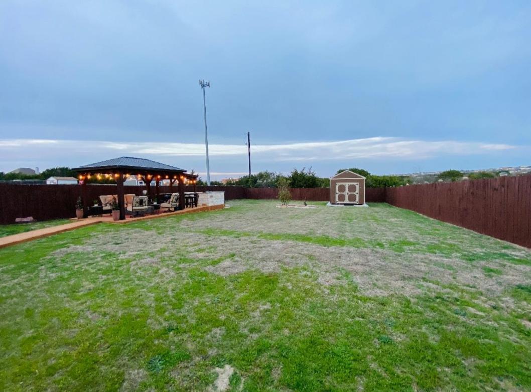 Private Rooms At Central Texas Suites With Hot Tub Killeen Exterior photo