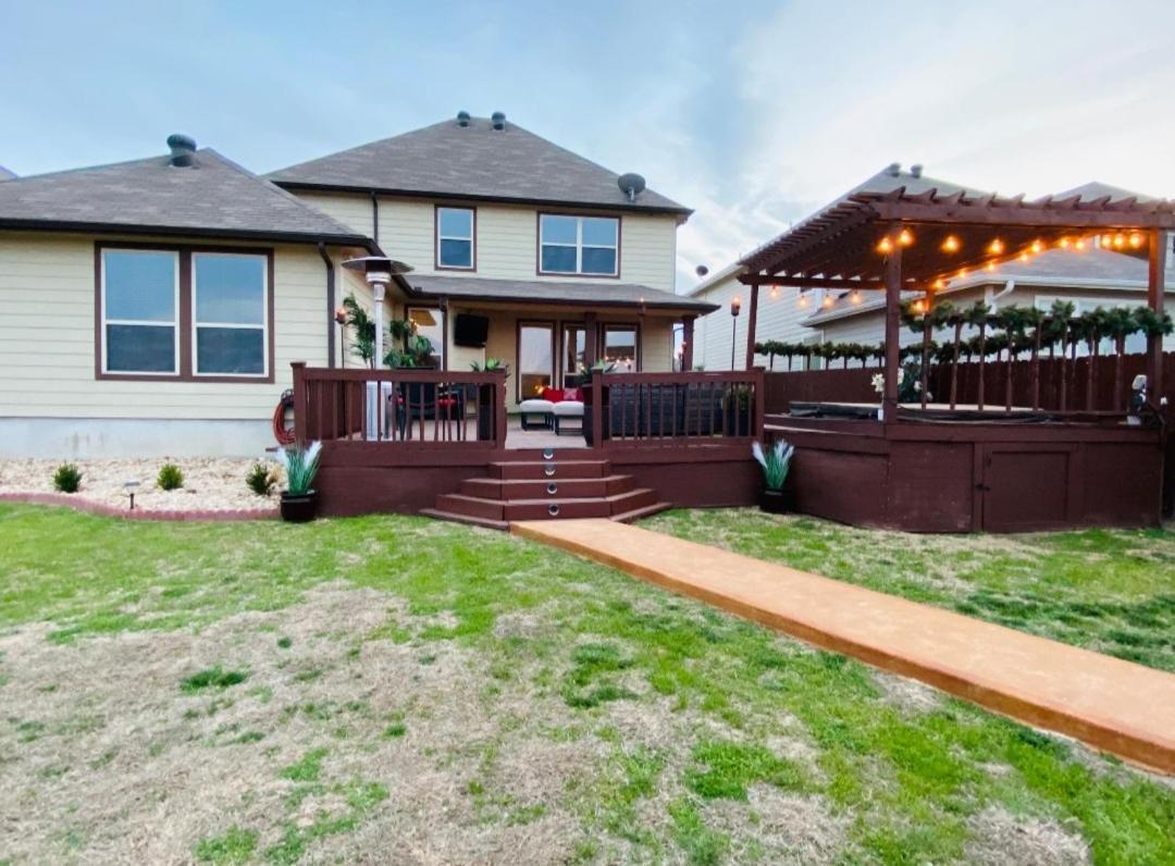 Private Rooms At Central Texas Suites With Hot Tub Killeen Exterior photo